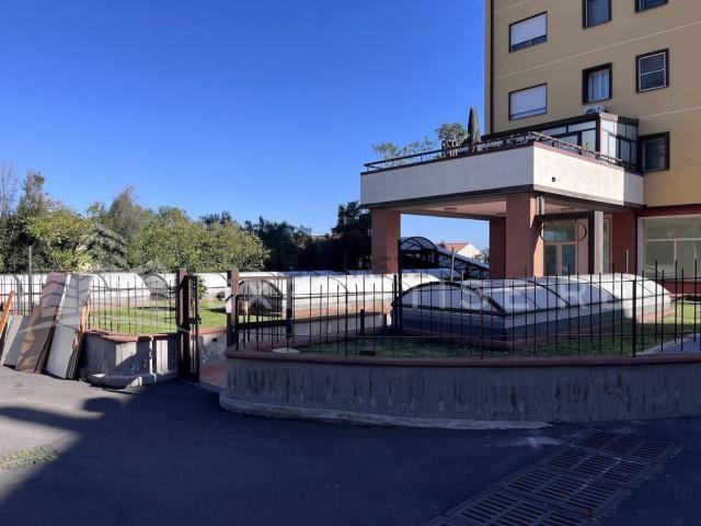 Locale in vendita di 2238 m² in Via del Potatore, 56