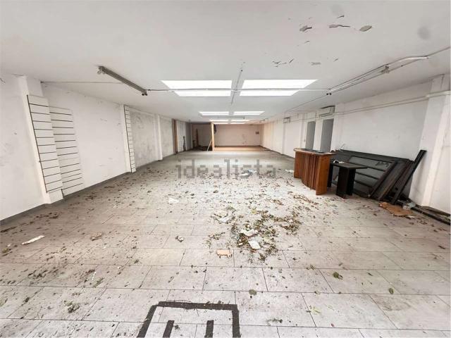 Locale in vendita di 223 m² in Via Dante, 30