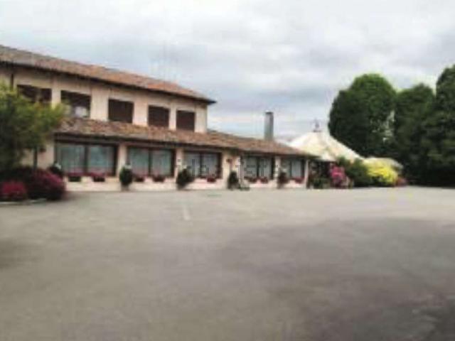 Locale in vendita di 2245 m² in Via Montebelluna di Salvarosa