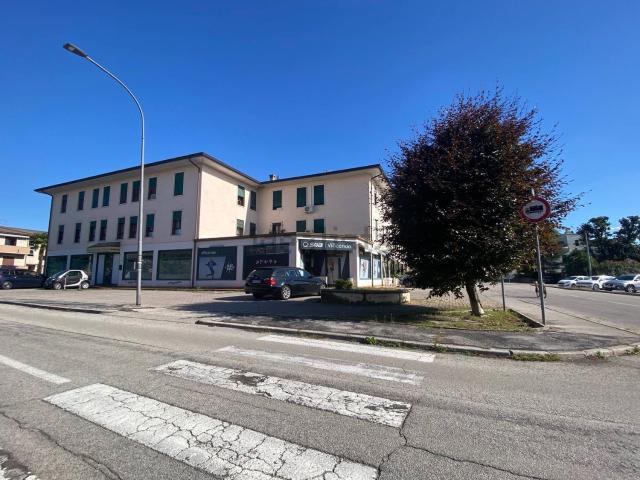 Locale in vendita di 224 m² in Via Andrea Palladio, 8