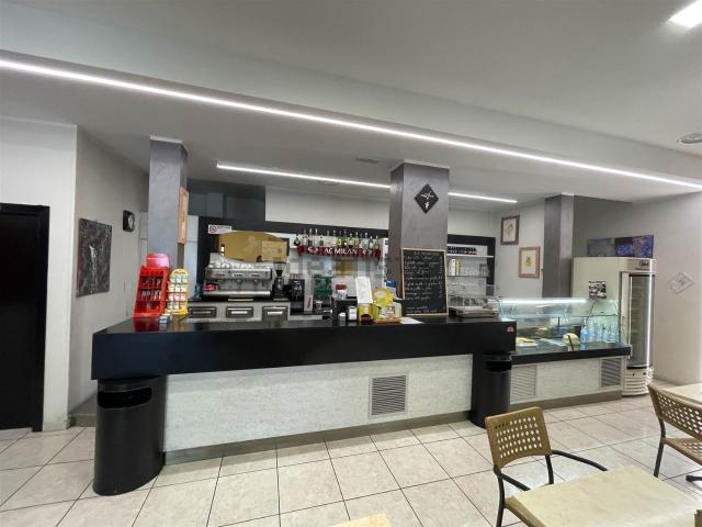 Locale in vendita di 225 m²