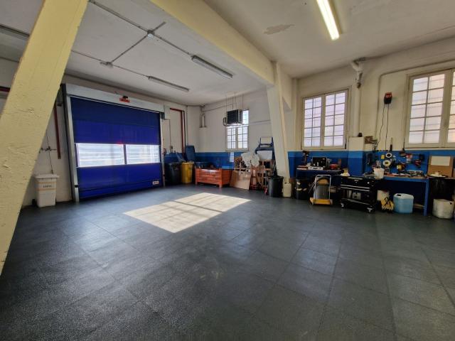 Locale in vendita di 225 m² in Via Gaetano Previati, 162