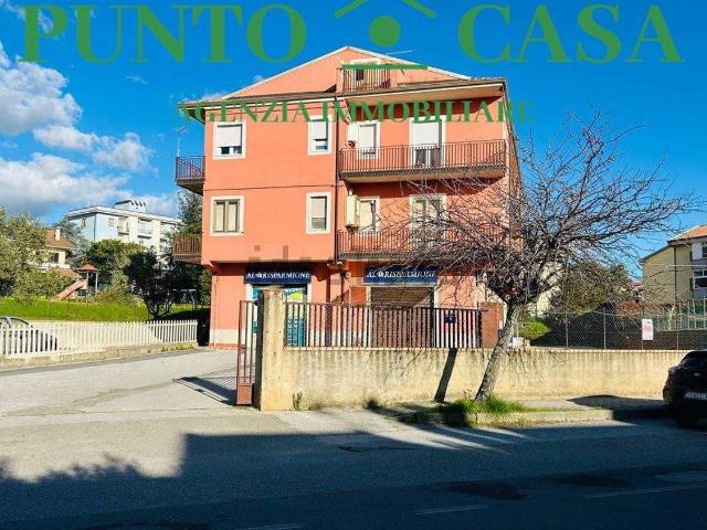Locale in vendita di 225 m² in Via delle Nazioni