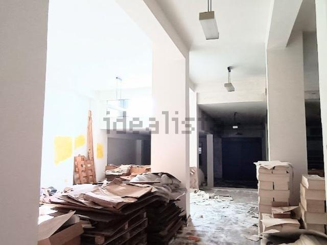 Locale in vendita di 225 m² in Via Salvatore Tomaselli, 5