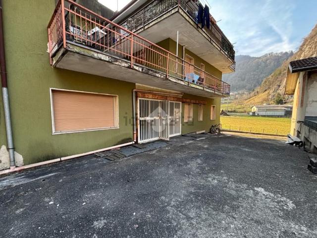 Locale in vendita di 225 m² in Via per Introbio, 16