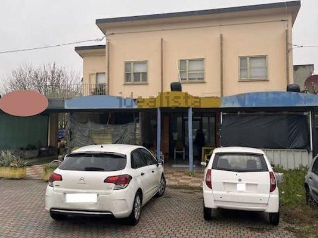 Locale in vendita di 225 m² in Viale delle Regioni, 23