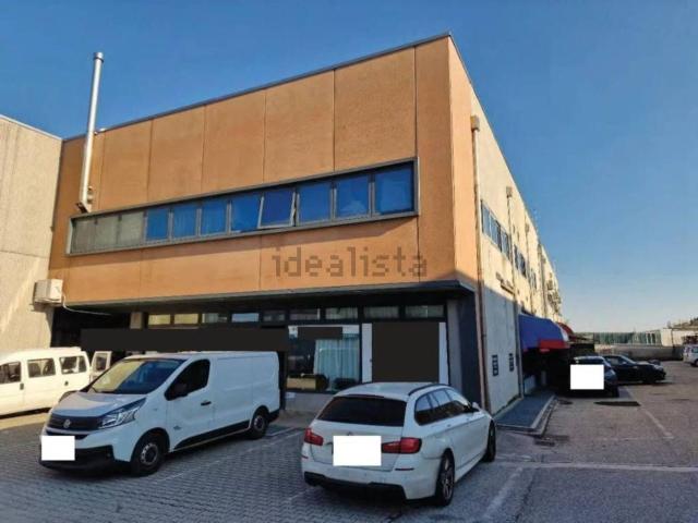 Locale in vendita di 226 m² in Via Feltrina, 19