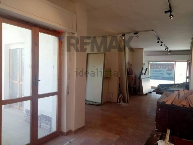 Locale in vendita di 226 m² in Via Ortonese, 70