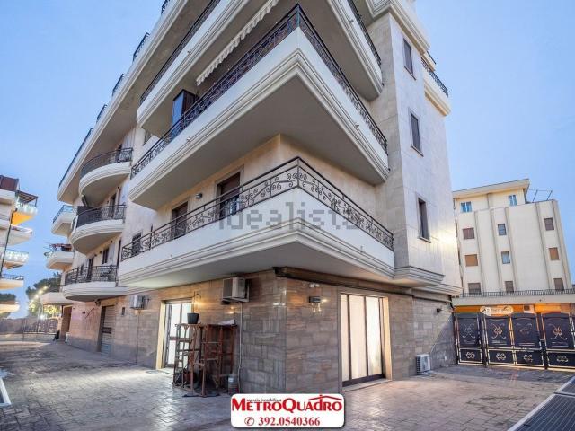 Locale in vendita di 226 m² in Via Pietrantonio Loffredo