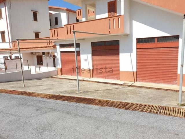 Locale in vendita di 228 m² in Via Giovanni Amendola