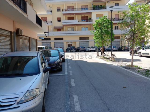Locale in vendita di 228 m² in Via Forca D&apos Acero