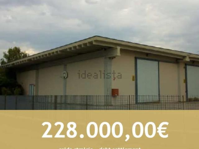 Locale in vendita di 2292 m² in Via Italia