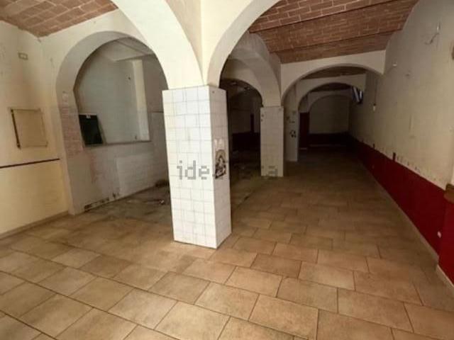 Locale in vendita di 229 m² in Via Camollia, 53100