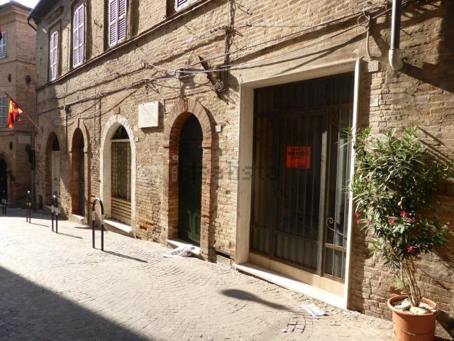 Locale in vendita di 22 m² in Corso Cavour, 23