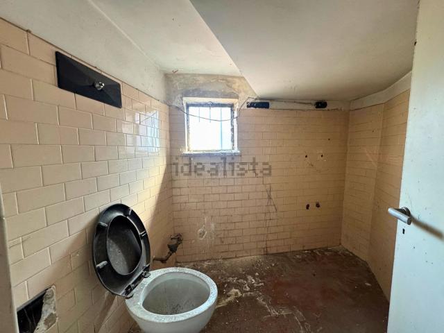 Locale in vendita di 22 m² in Via Sant&apos Anna, 17