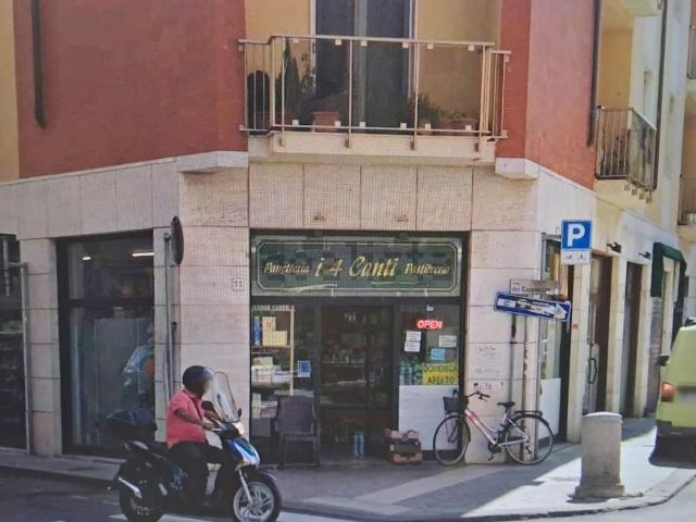 Locale in vendita di 22 m² in Via San Carlo, 6