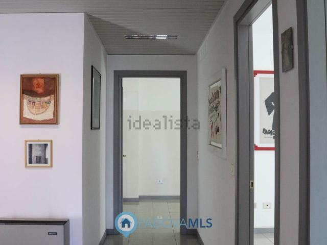 Locale in vendita di 230 m²