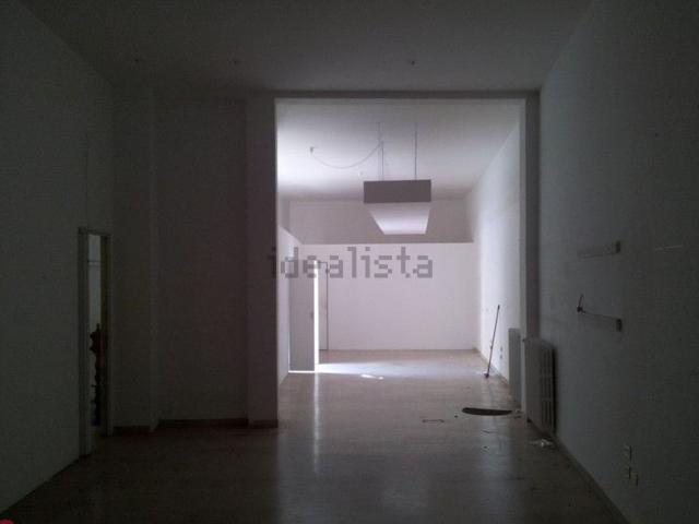 Locale in vendita di 230 m²
