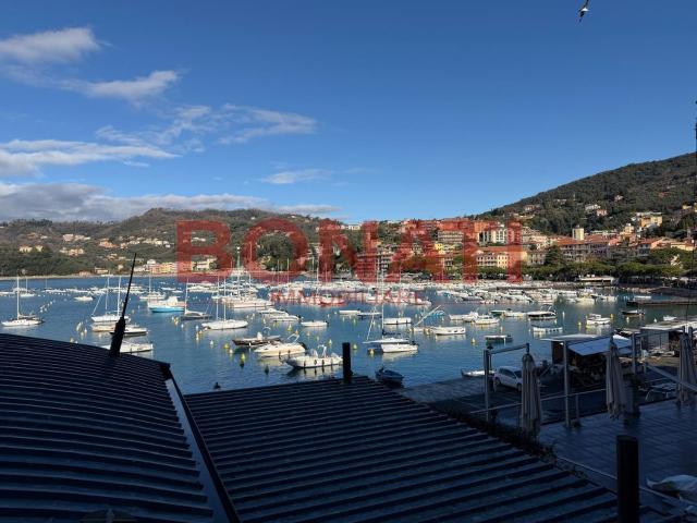 Locale in vendita di 230 m²