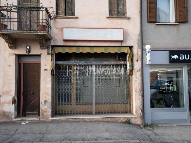 Locale in vendita di 230 m²