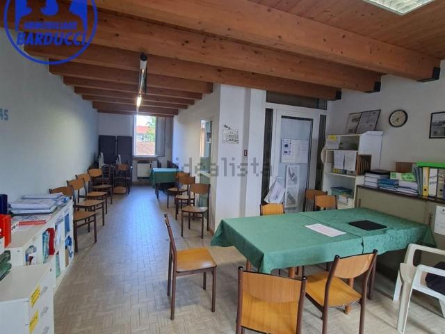 Locale in vendita di 230 m²