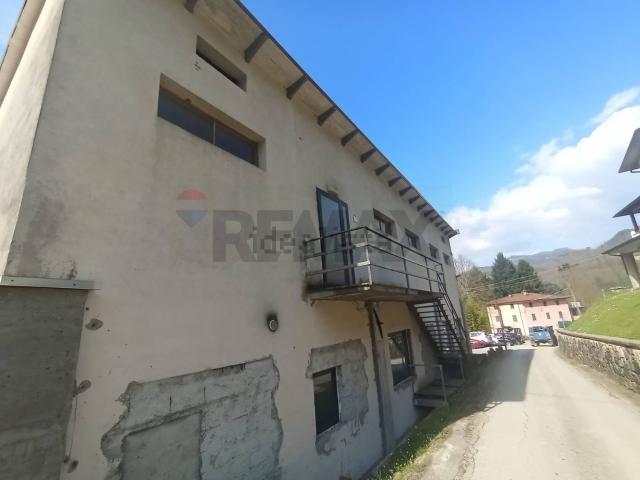 Locale in vendita di 230 m²