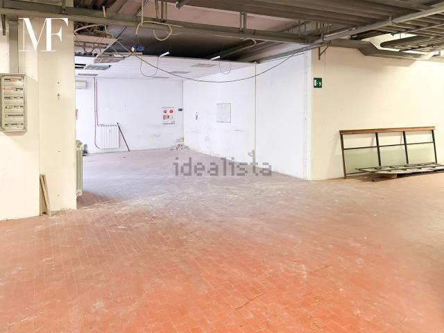 Locale in vendita di 230 m² in Via Circondaria, 55
