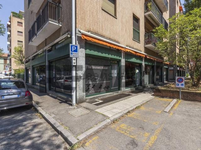 Locale in vendita di 230 m² in Via Gabriele Burigozzi, 2