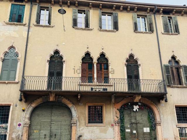 Locale in vendita di 230 m² in Via Gaetano Trezza