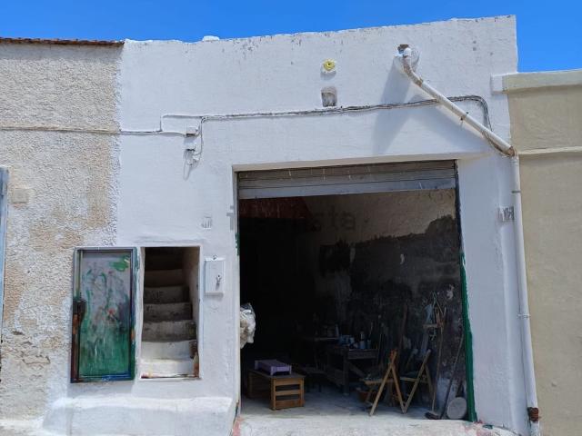 Locale in vendita di 230 m² in Via degli Ovili, 19
