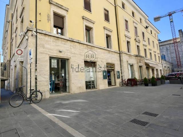 Locale in vendita di 230 m² in Via del Trivio, 1