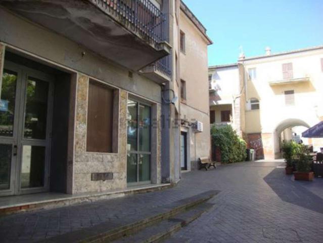 Locale in vendita di 230 m² in Via della Repubblica