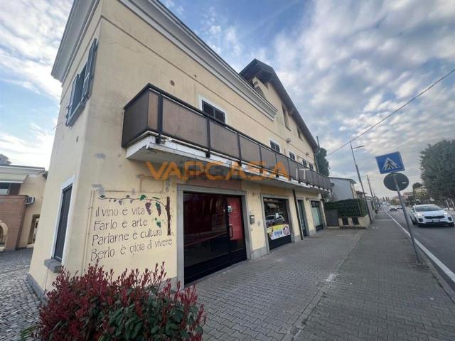 Locale in vendita di 230 m² in Via IV Novembre