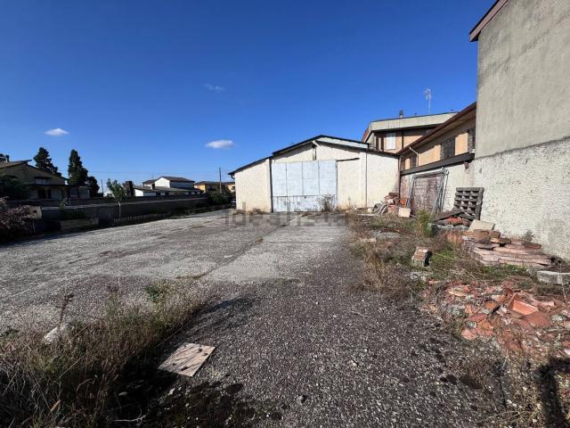 Locale in vendita di 230 m² in Via Milano