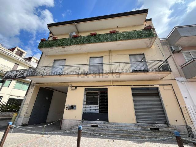 Locale in vendita di 230 m² in Via Nazionale Appia