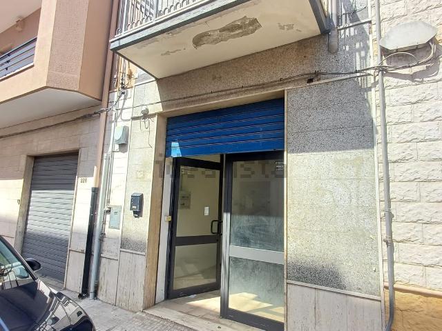 Locale in vendita di 230 m² in Via Simeana