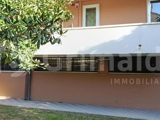 Locale in vendita di 230 m² in Via Raggio di Sole