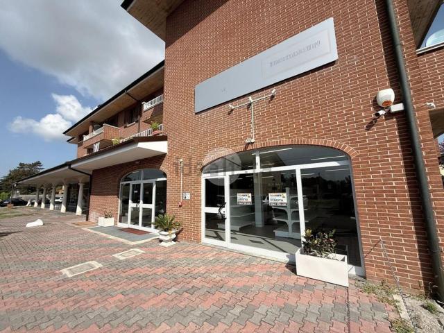 Locale in vendita di 230 m² in Via Torre, 1