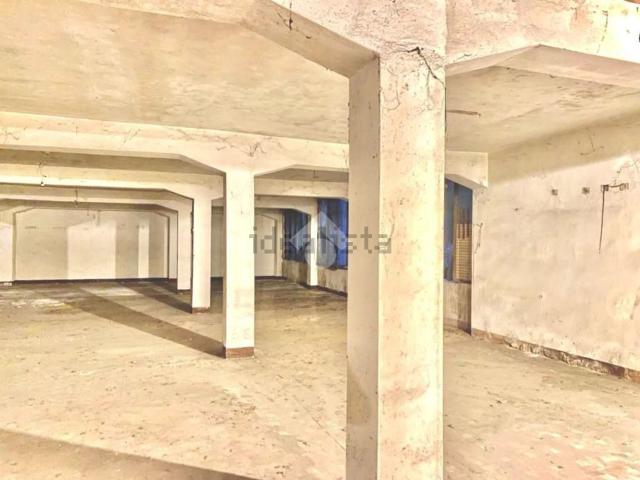Locale in vendita di 230 m² in Via Trento, 113