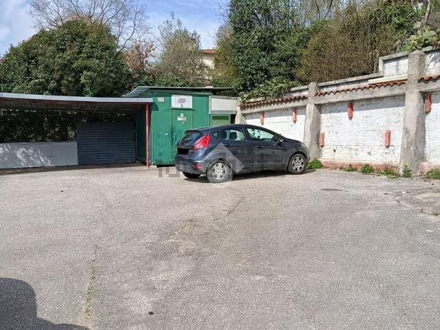 Locale in vendita di 230 m² in Via Vicinale Canterno