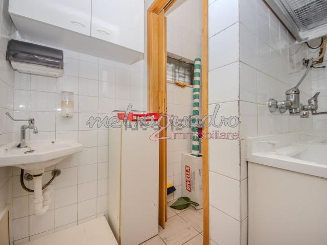 Locale in vendita di 230 m² in Via XXV Aprile, 9