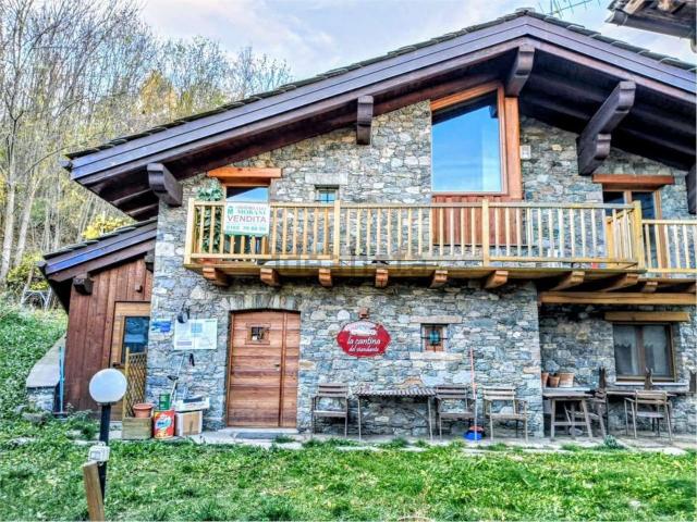 Locale in vendita di 230 m² in Località Plout
