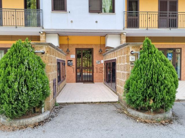 Locale in vendita di 230 m² in Strada Provinciale 243, 28