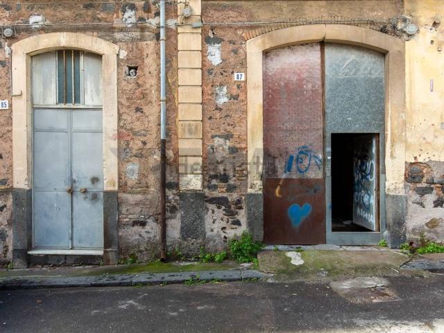 Locale in vendita di 231 m² in Via Curia, 85