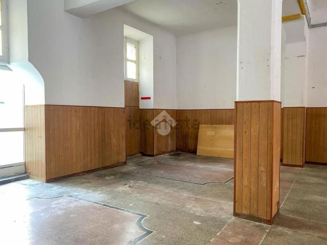 Locale in vendita di 231 m² in Via Bartolomeo Guidobono, 81
