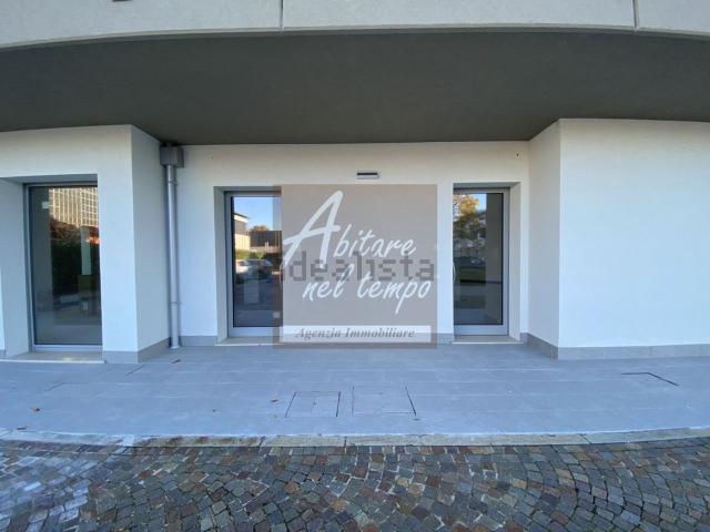 Locale in vendita di 231 m² in Via Guglielmo Marconi