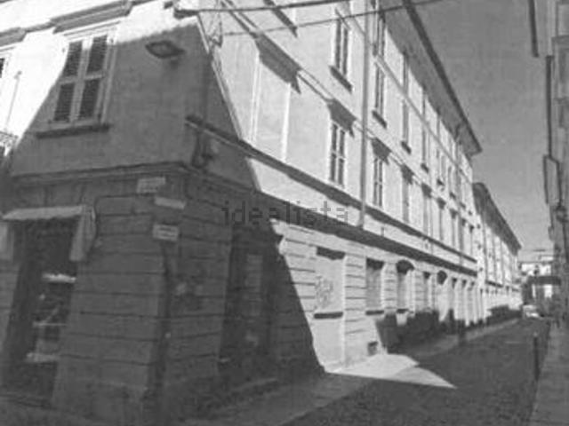 Locale in vendita di 231 m² in Via Emilia, 4