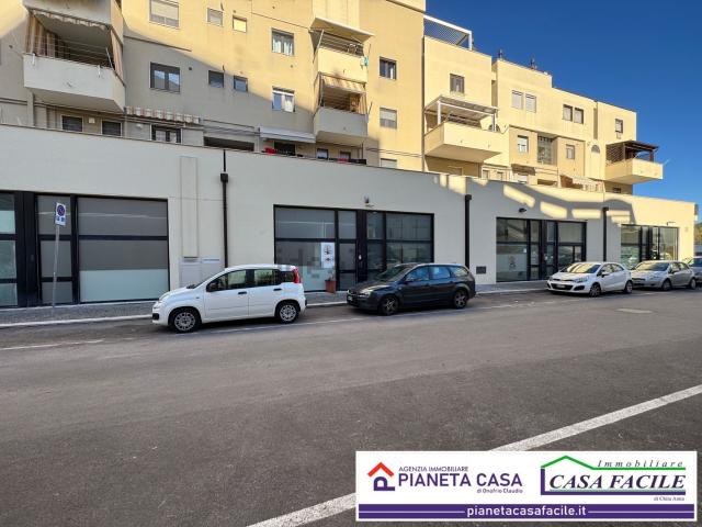 Locale in vendita di 231 m² in Via Fratelli Grimm