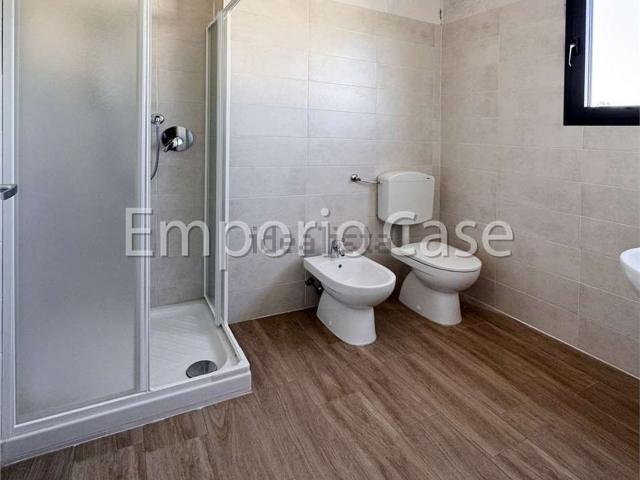 Locale in vendita di 232 m² in Via Giuliano Cassiani
