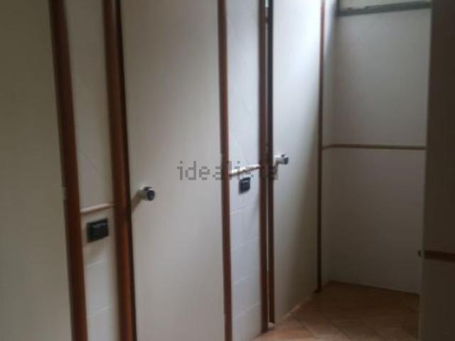 Locale in vendita di 23300 m² in Via Castelleone, 64